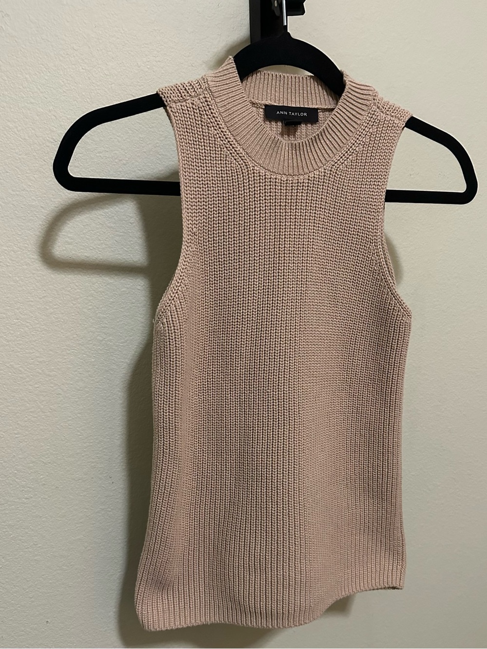 Ann Taylor Ribbed Sleeveless Tank in Dusty Rose